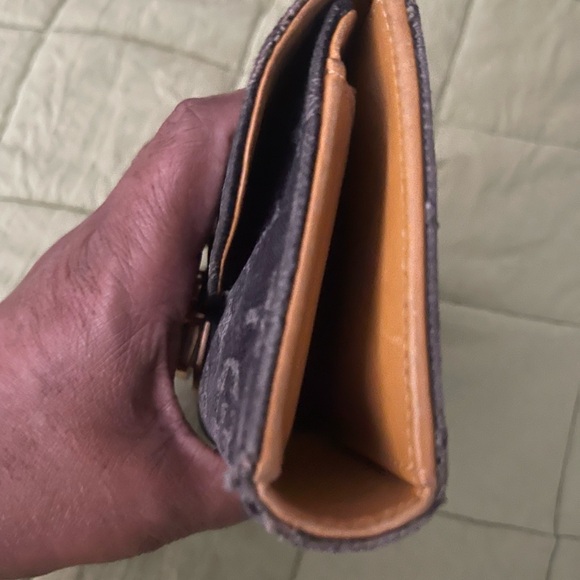 Authentic Louis Vuitton Wallet - Picture 4 of 11